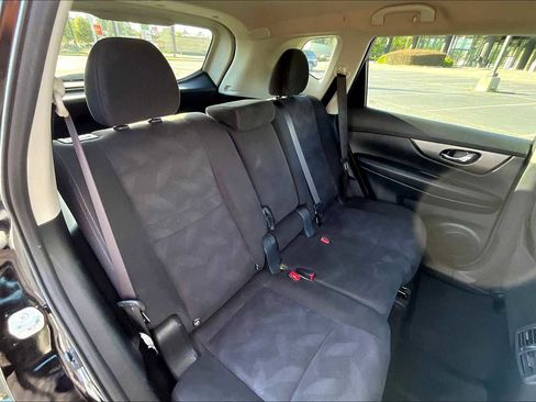 Used 2015 Nissan Rogue SV image 19