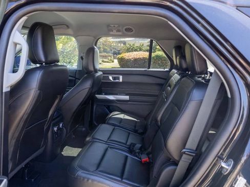 Used 2022 Ford Explorer XLT w/ Equipment Group 202A image 28