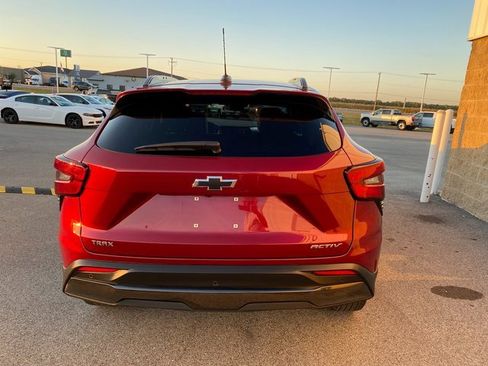 Used 2024 Chevrolet Trax ACTIV w/ Sunroof Package image 6