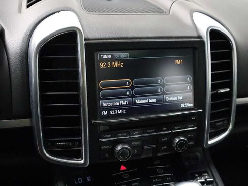 Used 2014 Porsche Cayenne Platinum Edition AWD/4WD image 32