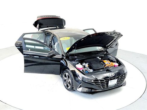 Used 2023 Hyundai Elantra Limited image 21