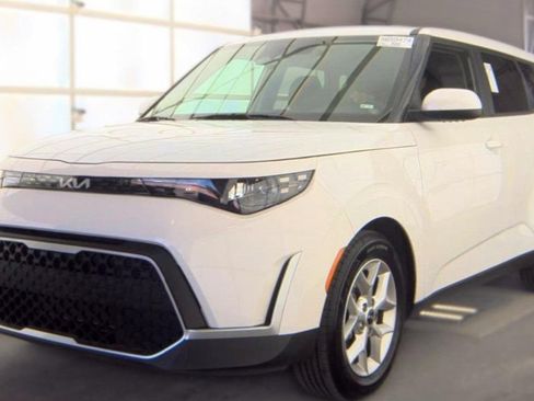Used 2024 Kia Soul LX w/ Option Group 015 FWD image 1