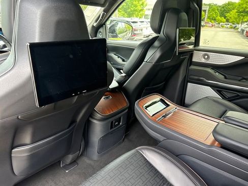 New 2025 Lincoln Navigator L Black Label AWD/4WD image 25