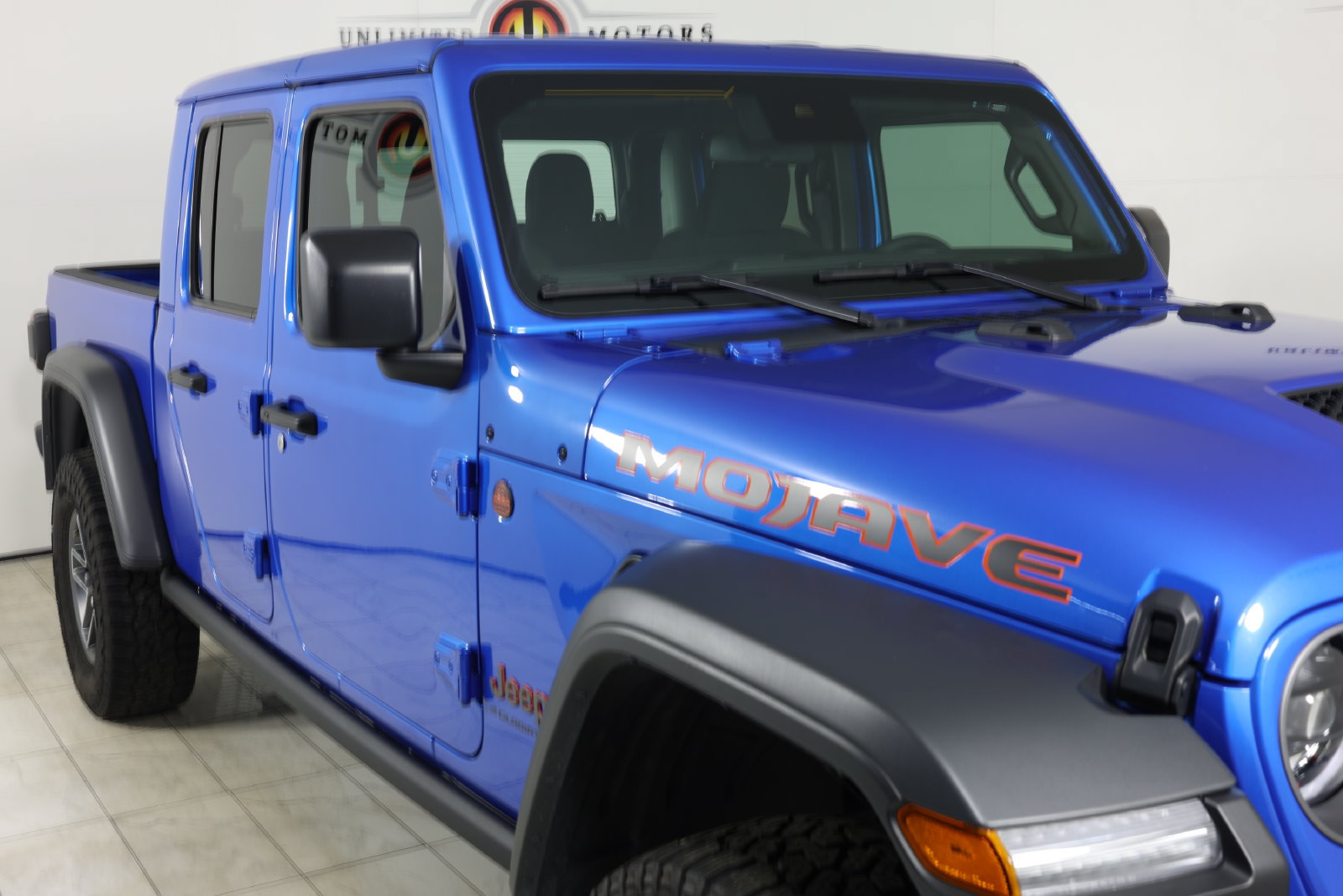 Used 2025 Jeep Gladiator Mojave w/ Convenience Group AWD/4WD image 38