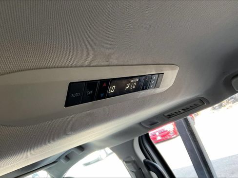 Used 2022 Toyota Sienna XLE w/ XLE Plus Package FWD image 10