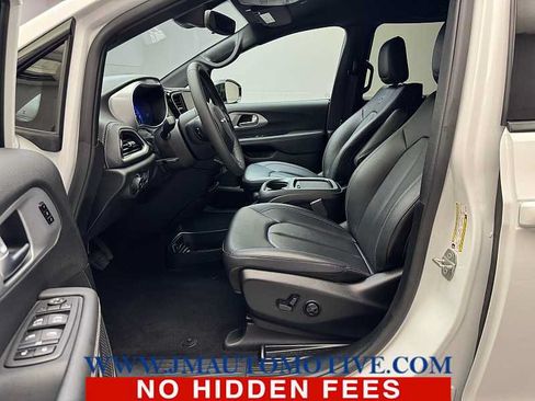 Used 2024 Chrysler Pacifica Touring-L w/ S Appearance Package AWD/4WD image 12