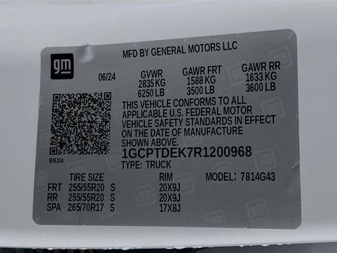 Used 2024 Chevrolet Colorado Z71 w/ LPO, Dark Essentials Package image 12