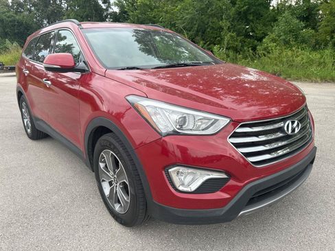 Used 2013 Hyundai Santa Fe GLS FWD image 2