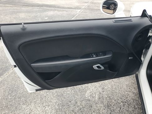 Used 2023 Dodge Challenger SXT RWD image 10