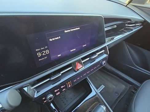 Used 2023 Kia Niro EX Touring image 22