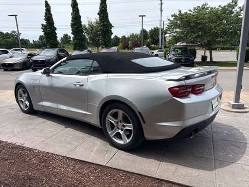 Used 2019 Chevrolet Camaro LT RWD image 5