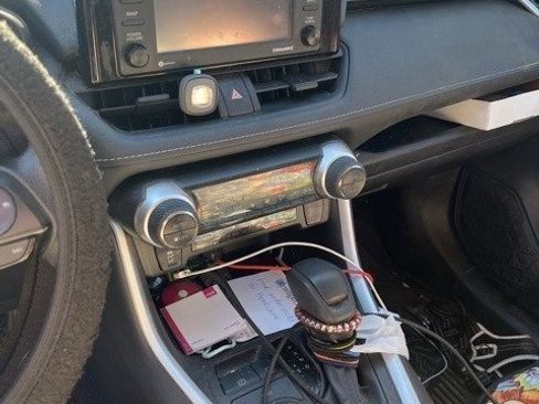 Used 2022 Toyota RAV4 XLE image 5