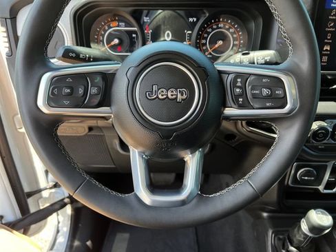 Used 2025 Jeep Wrangler Unlimited Sahara AWD/4WD image 20