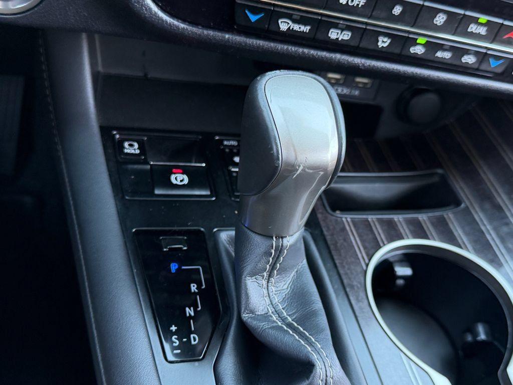 Used 2020 Lexus RX 450h AWD w/ Luxury Package image 24