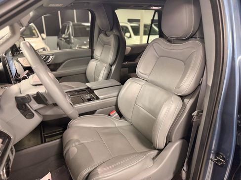 Used 2018 Lincoln Navigator Reserve w/ Technology Package AWD/4WD image 12