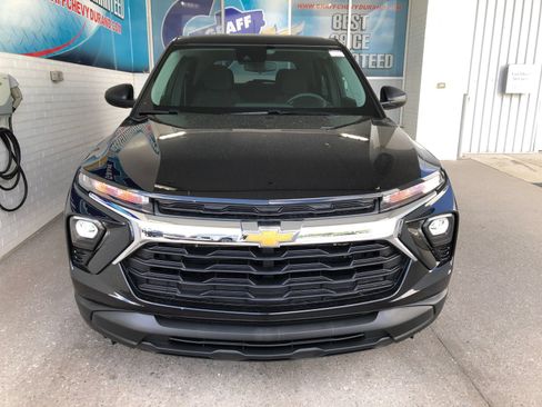 Used 2025 Chevrolet TrailBlazer LS w/ LS Convenience Package FWD image 2