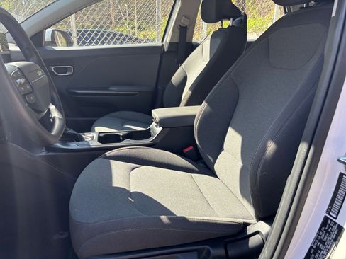 Used 2025 Kia K4 LXS image 36