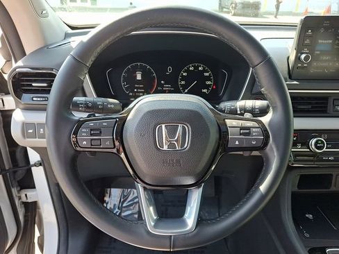 Used 2023 Honda Pilot Touring image 17