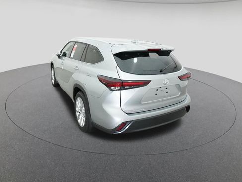 New 2025 Toyota Highlander Limited image 6