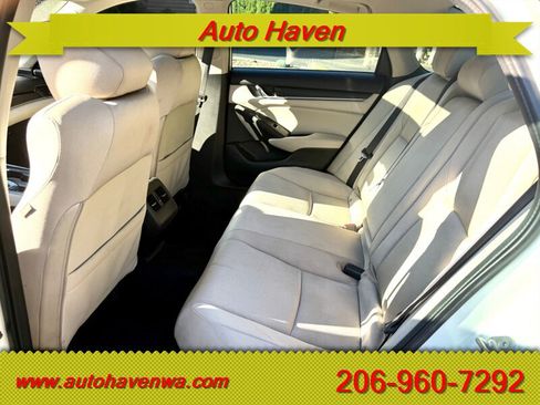 Used 2018 Honda Accord EX image 11