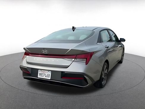 Used 2025 Hyundai Elantra Limited image 15