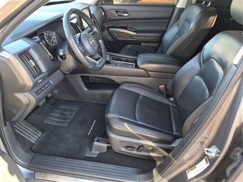 Certified 2023 Nissan Pathfinder SL w/ Lighting Package (N92) image 20