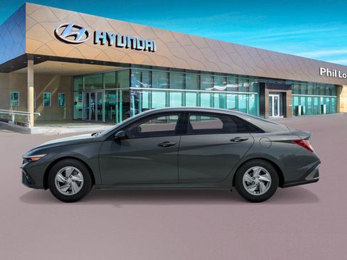 New 2026 Hyundai Elantra SE FWD image 3