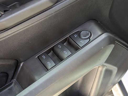 Used 2024 Chevrolet Colorado W/T RWD image 11