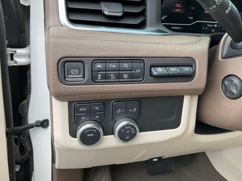 Used 2022 GMC Yukon XL Denali AWD/4WD image 10