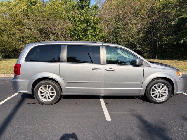 Used 2016 Dodge Grand Caravan SXT w/ UConnect Hands-Free Group FWD image 5