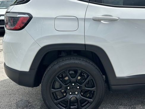 Used 2022 Jeep Compass Latitude w/ Sun and Sound Group AWD/4WD image 9