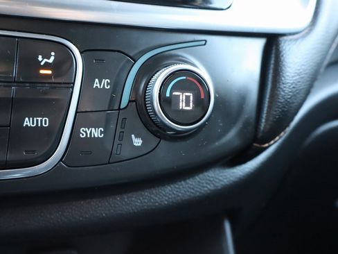 Used 2021 Chevrolet Traverse LT image 15