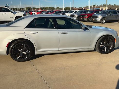 Used 2023 Chrysler 300 S image 9