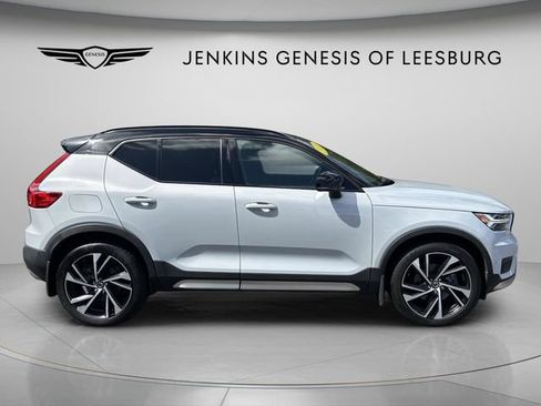 Used 2022 Volvo XC40 T5 R-Design w/ Advanced Package AWD/4WD image 3