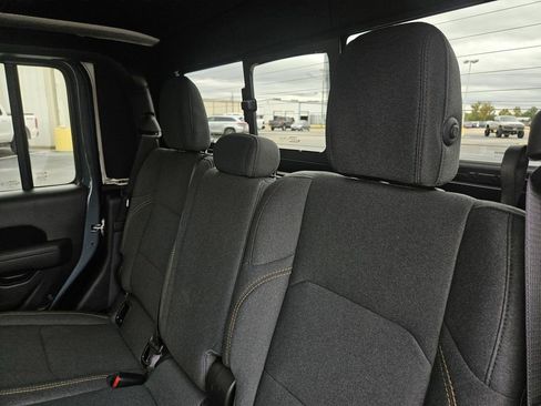 New 2025 Jeep Gladiator Sport image 29