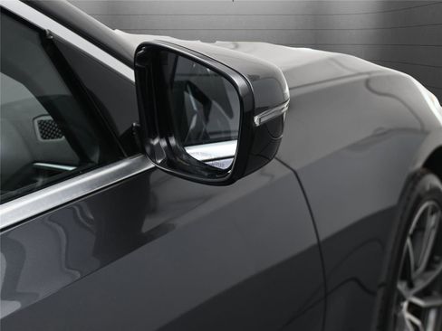 Used 2019 BMW 330i xDrive Sedan w/ Driving Assistance Package image 15