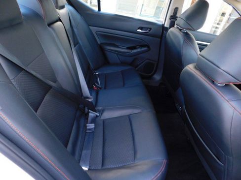 Used 2025 Nissan Altima 2.5 SR image 18