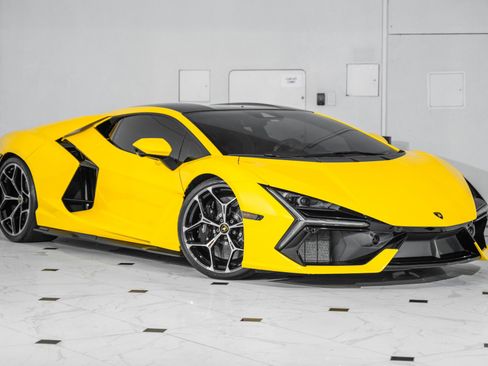 Used 2024 Lamborghini Revuelto image 1
