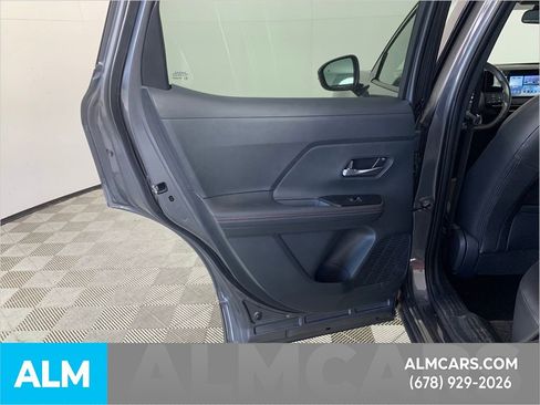 Used 2025 Nissan Kicks SR image 35