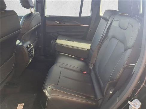 New 2025 Jeep Grand Cherokee Limited w/ Luxury Tech Group II image 16