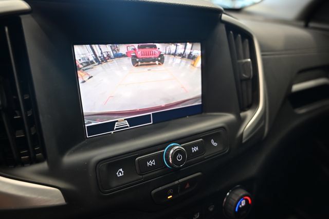 Used 2024 GMC Terrain SLE w/ Driver Convenience Package FWD image 14