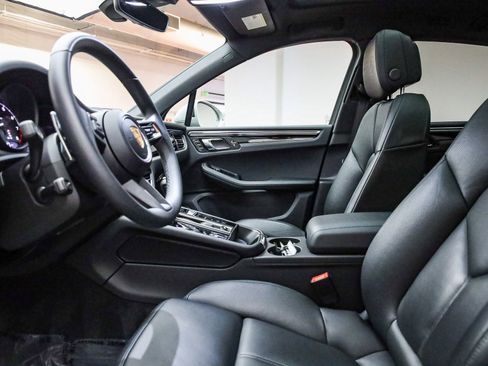 Used 2025 Porsche Macan image 22