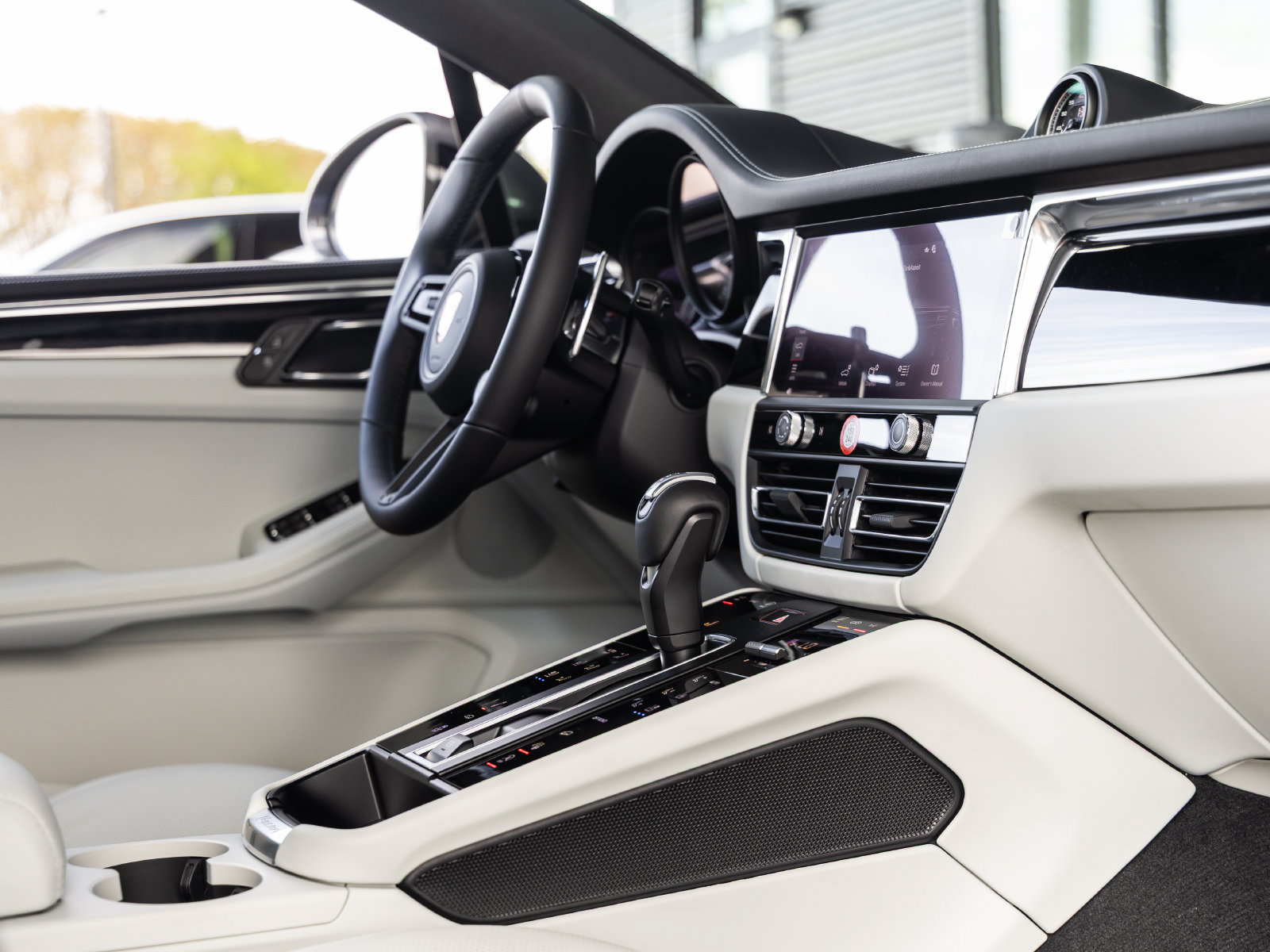 Certified 2026 Porsche Macan Turbo AWD/4WD image 46
