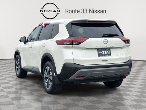 Used 2023 Nissan Rogue SV image 3