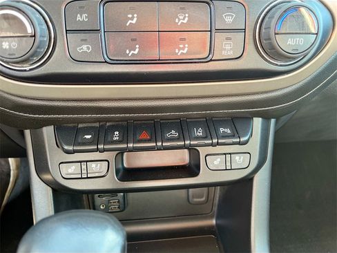 Used 2022 GMC Canyon Denali image 20