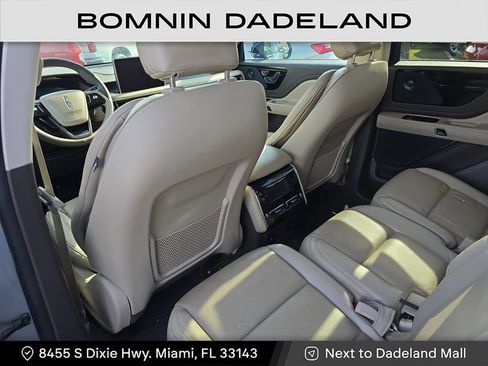 Used 2023 Lincoln Aviator Reserve image 11
