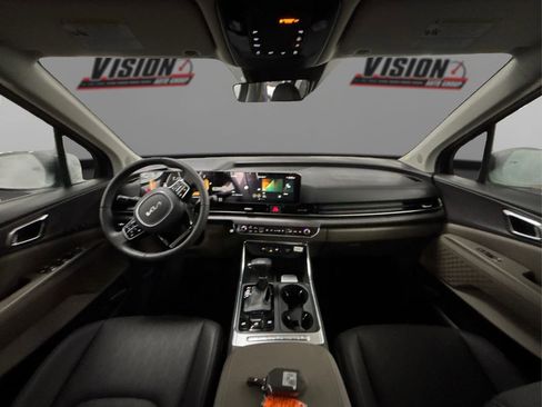 New 2026 Kia Carnival EX image 18