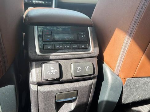 Used 2019 Subaru Ascent Touring w/ Popular Package #3 AWD/4WD image 39