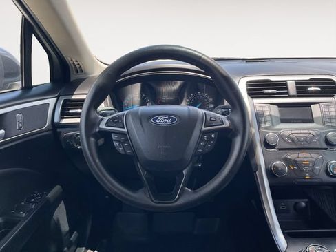 Used 2018 Ford Fusion SE FWD image 12