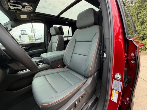 New 2026 GMC Yukon AT4 AWD/4WD image 11